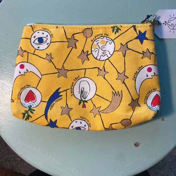 L’Occitane en Provence makeup bag. - Picture 2 of 8